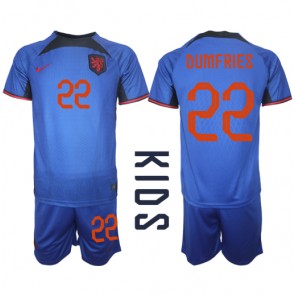 Maillot de foot Pays-Bas Denzel Dumfries #22 Extérieur enfant Monde 2022 Manches Courte (+ pantalon court)